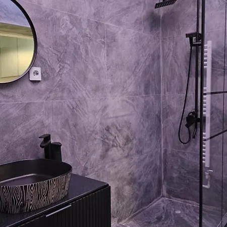 Studio Chic, Rezerva Acum! Central, Cafea, Ceai, Apa, Baie Cu Cabina Si Cada Крайова