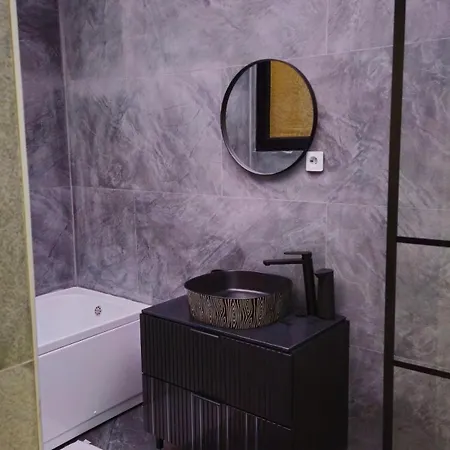 Studio Chic, Rezerva Acum! Central, Cafea, Ceai, Apa, Baie Cu Cabina Si Cada Крайова